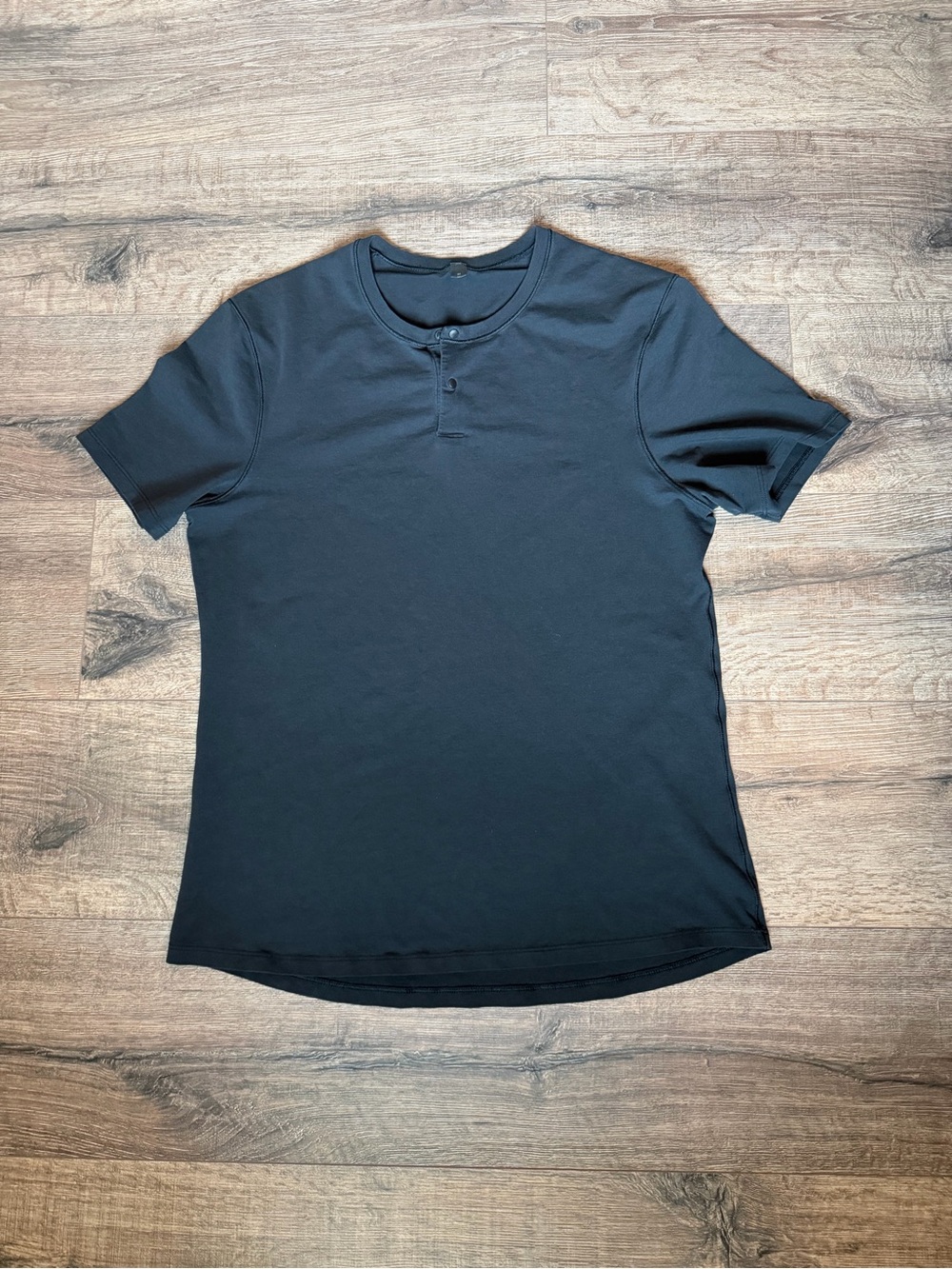 Lululemon men’s Henley tee
